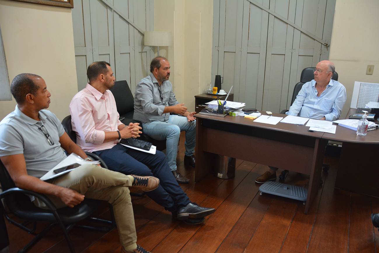 José Ronaldo ordena estudo para modernização do Centro de Abastecimento