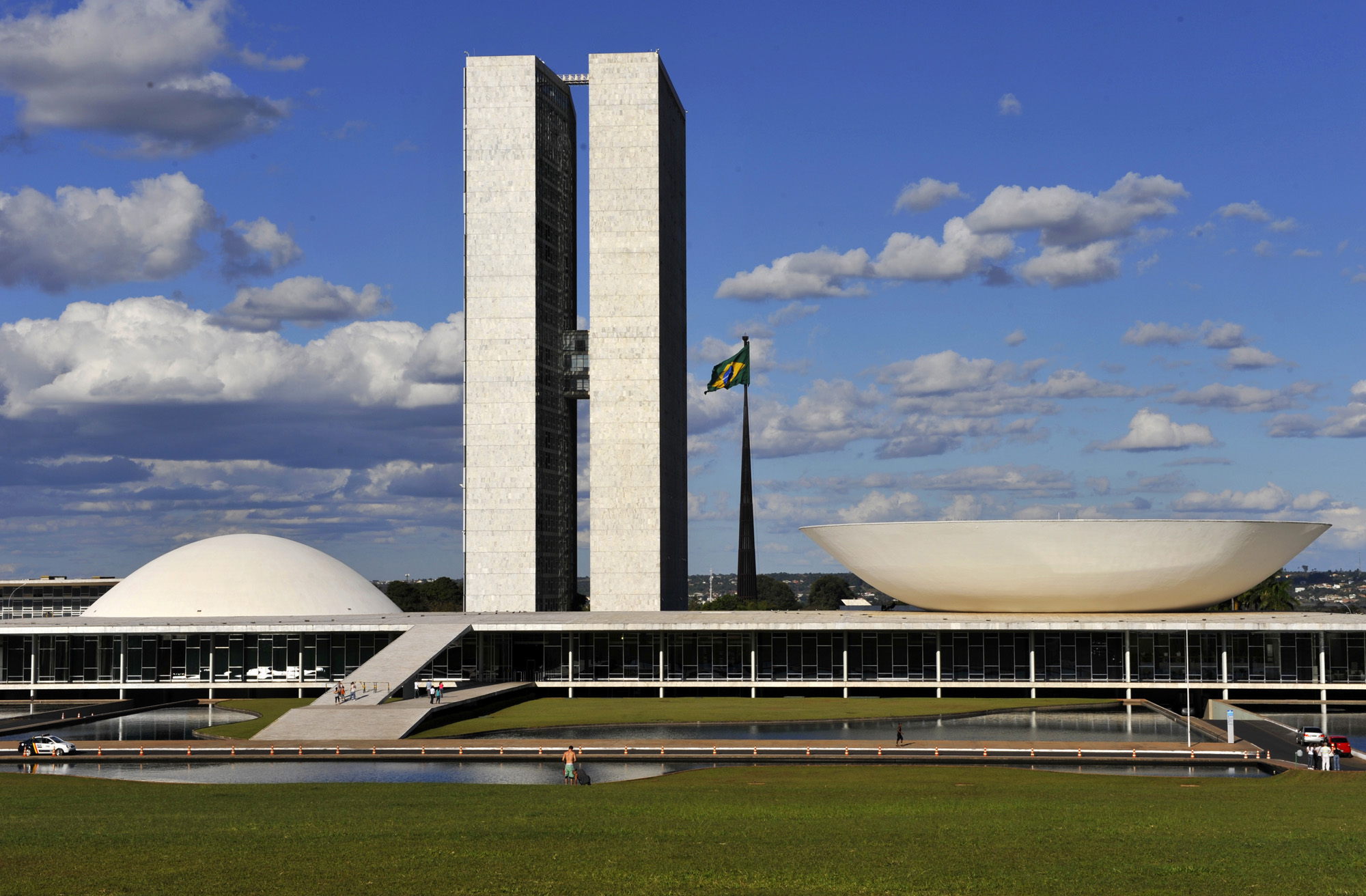 Hugo Motta convida padre para missa na Câmara antes da eleição presidencial