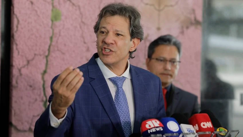 Haddad propõe regulamentação dos vale-refeição para reduzir custos e baratear alimentos