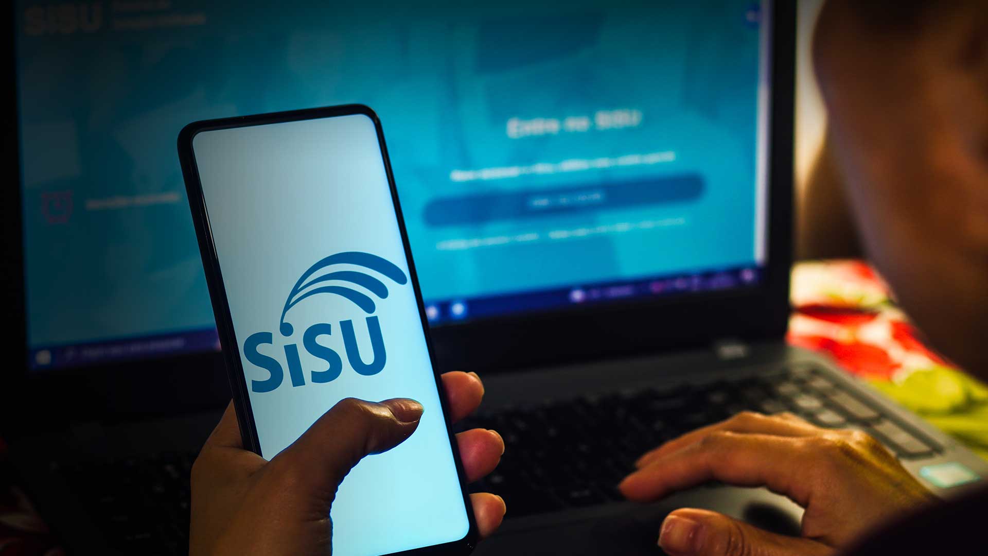Faculdades brasileiras suspendem matrículas devido à falta de dados do MEC