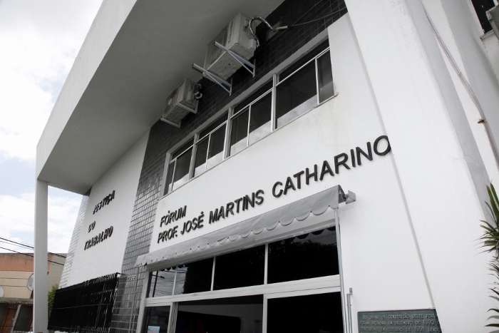 Açougue em feira de santana é condenado a indenizar ex-funcionária acusada de furtar dinheiro do caixa