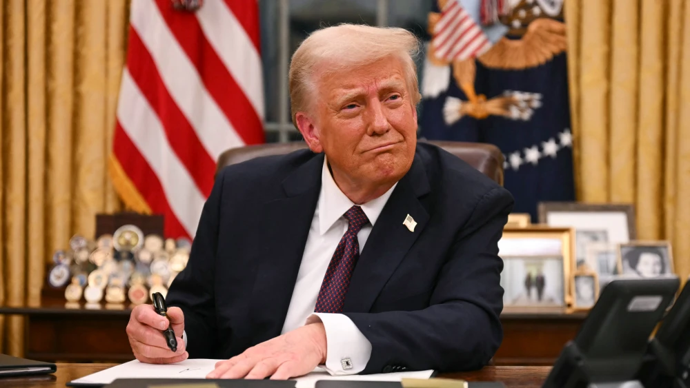 Trump comemora suspensão de bloqueio a tarifas e critica decisão judicial anterior
