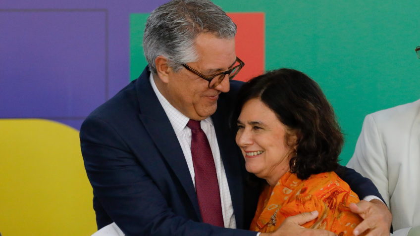 Por pressão do Centrão, Lula opta por trocar Nísia Trindade por Padilha na Saúde Por pressão do Centrão, Lula opta por trocar Nísia Trindade por Padilha na Saúde