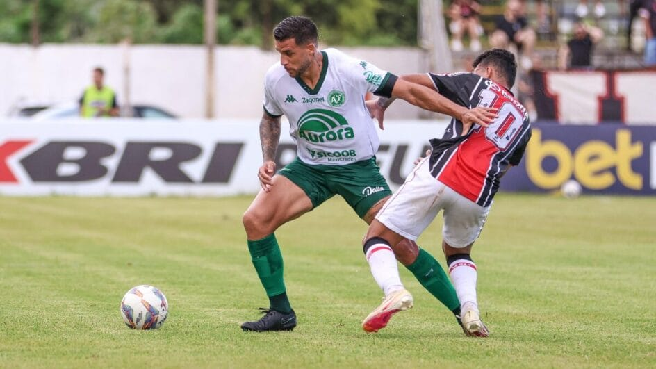 Joinville e Chapecoense empatam e avançam às quartas de final Joinville e Chapecoense empatam e avançam às quartas de final