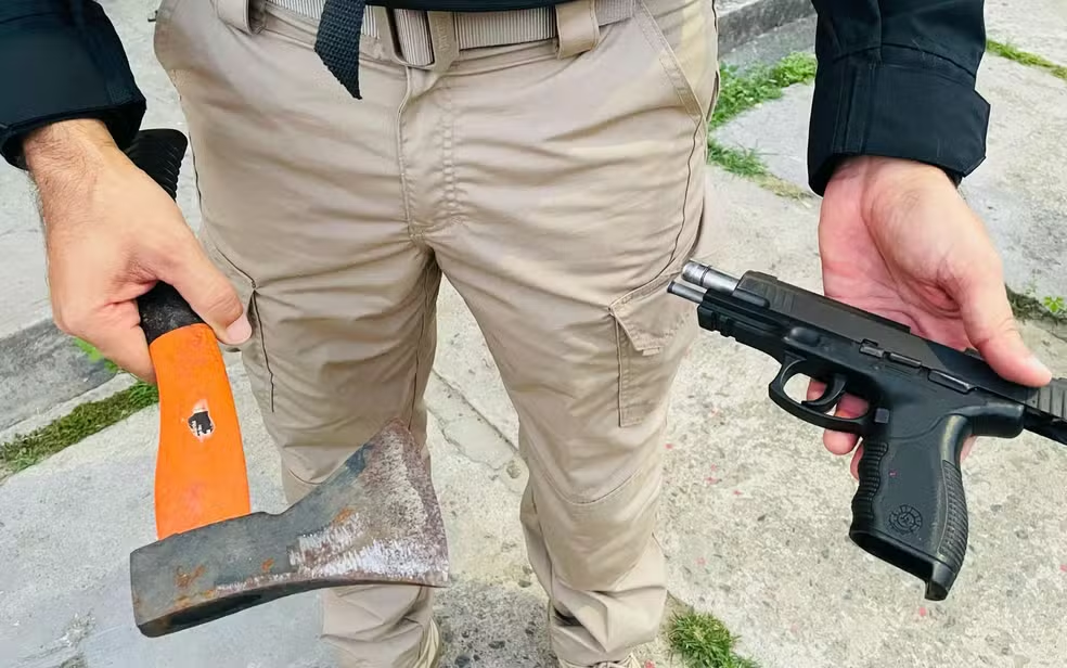 Polícia prende 4 homens e apreende adolescente em operação em Feira de Santana