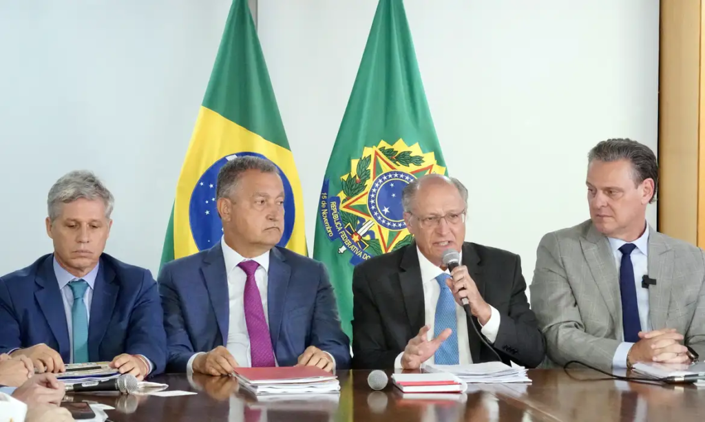 Governo zera tarifa de importação de 9 alimentos para reduzir preços Governo zera tarifa de importação de 9 alimentos para reduzir preços