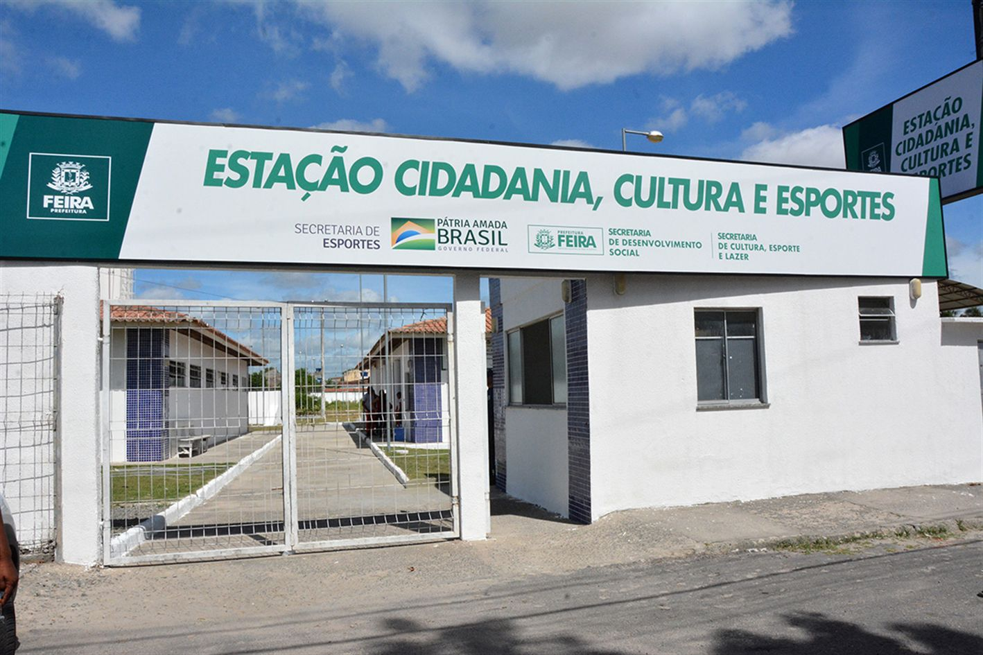 Após prefeitura suspender veículos, moradores denunciam que o CRAS do Feira 7 não realiza visitas para atualização do CadÚnico