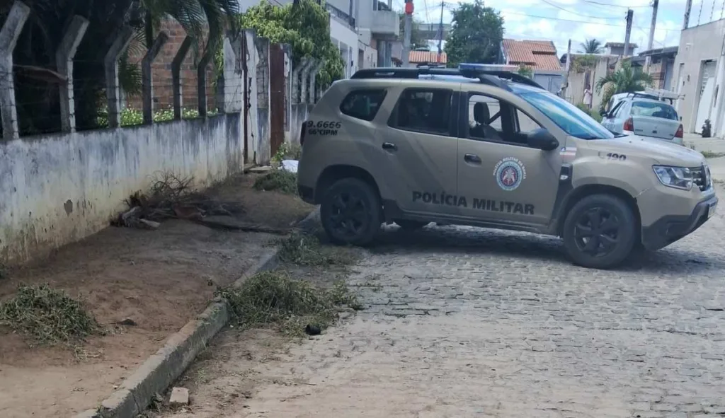Homem é executado com dez tiros na zona rural de Feira de Santana Homem é executado com dez tiros na zona rural de Feira de Santana