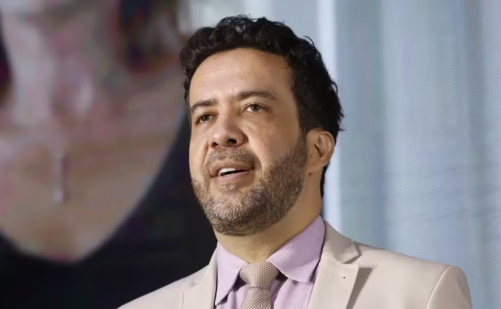 Janones confessa crime, faz acordo com a PGR e vai devolver R$ 131 mil por rachadinhas Janones confessa crime, faz acordo com a PGR e vai devolver R$ 131 mil por rachadinhas