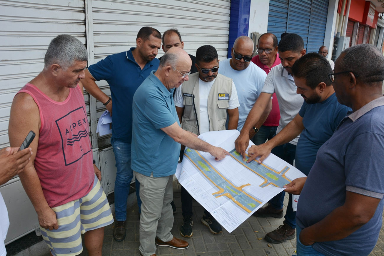 Prefeito José Ronaldo anuncia ampliação de vagas de estacionamento na Rua Marechal Deodoro