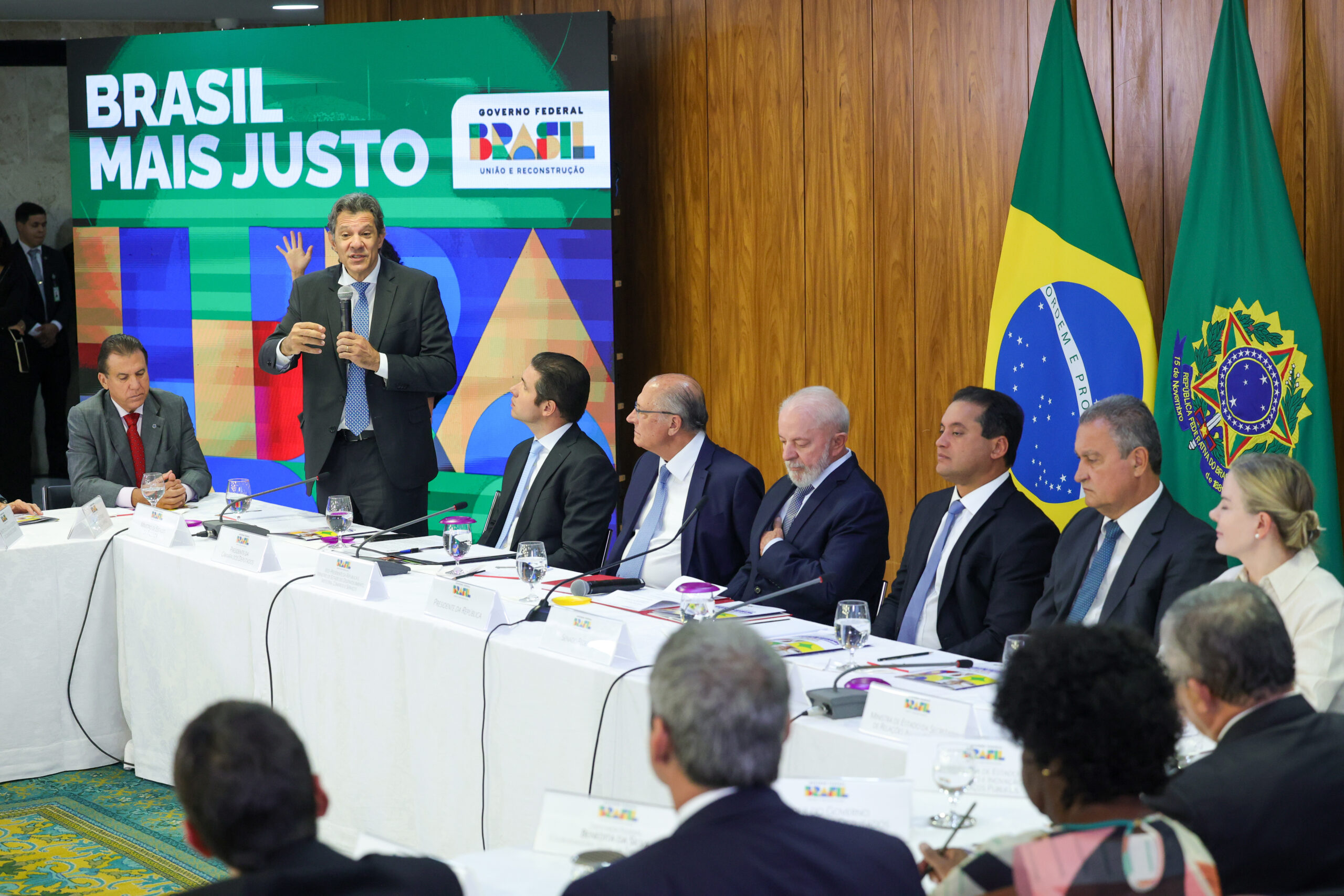 Projeto do Governo para ampliar isenção do IR beneficia quem ganha até R$ 7 mil e enfrenta resistência no Congresso