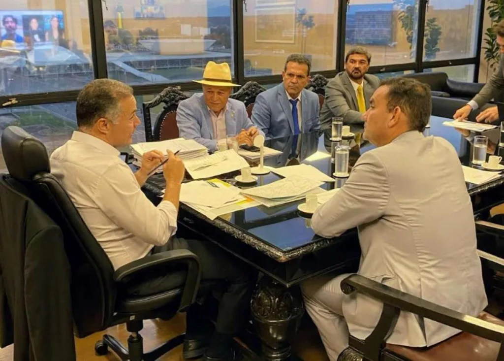 Governo federal retoma duplicação da BR-101 e anuncia obras na BR-324
