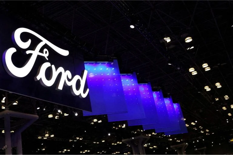 Ford suspende exportação de veículos para China após tarifas atingirem 150%