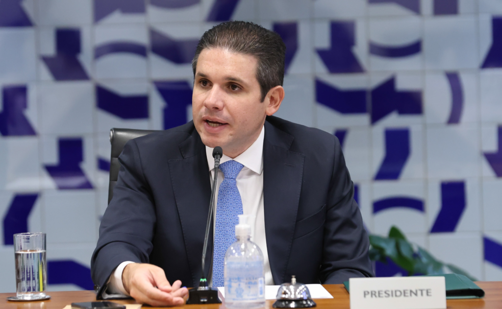 Hugo Motta negocia acordo para reduzir penas de condenados do 8 de janeiro Hugo Motta negocia acordo para reduzir penas de condenados do 8 de janeiro