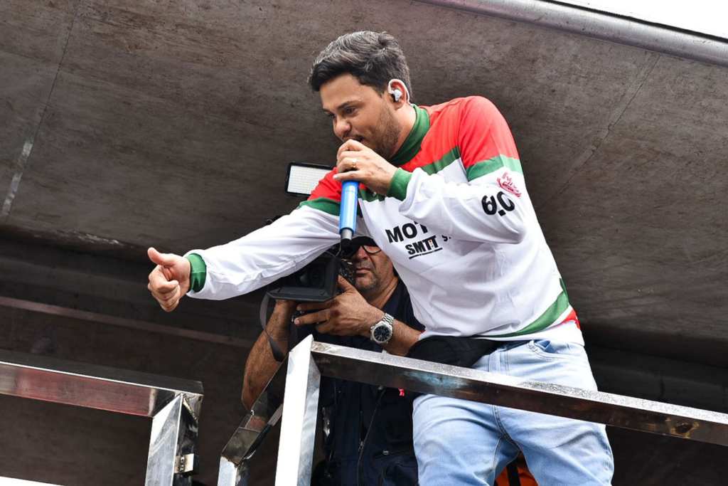 Thiago Aquino confirma participação no Arrastão da Micareta de Feira 2025 com homenagem ao Fluminense de Feira Thiago Aquino confirma participação no Arrastão da Micareta de Feira 2025 com homenagem ao Fluminense de Feira