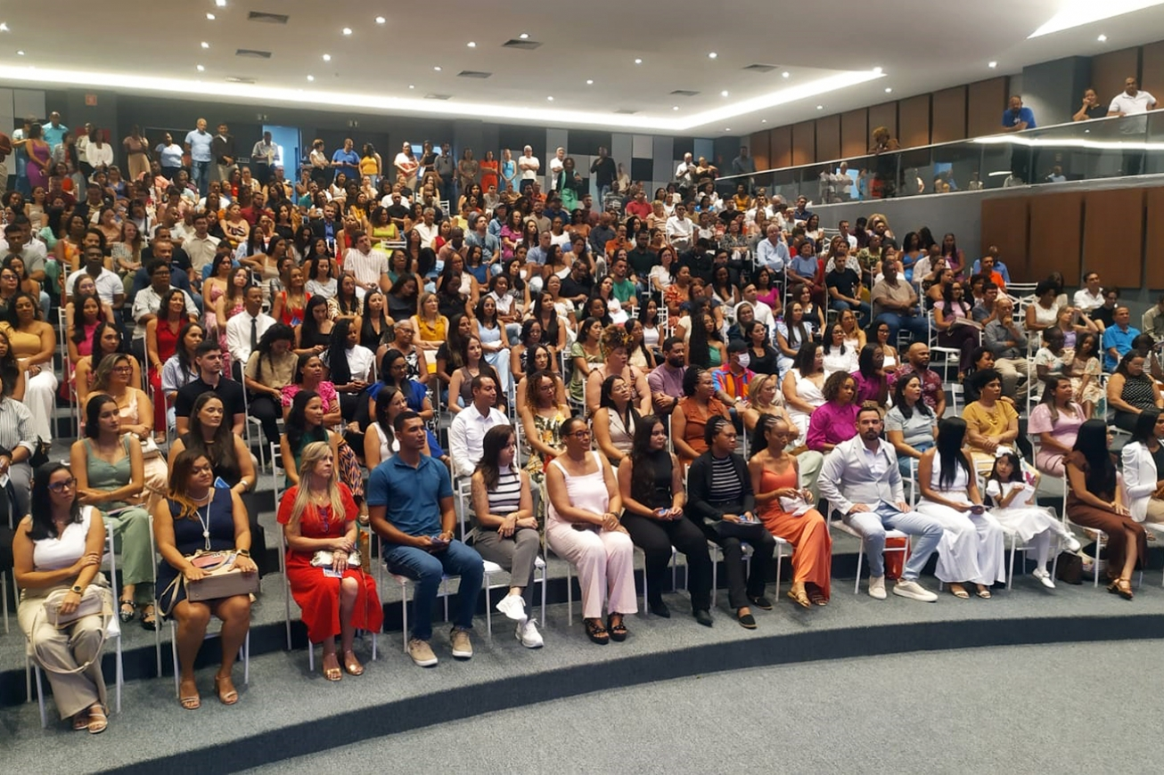 Professores convocados têm até sexta-feira para entregar documentos e exames em Feira de Santana