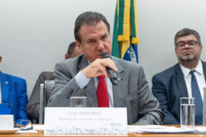 Escala 6×1 é “cruel”: Ministro do Trabalho diz que economia está madura para redução da jornada de trabalho máxima