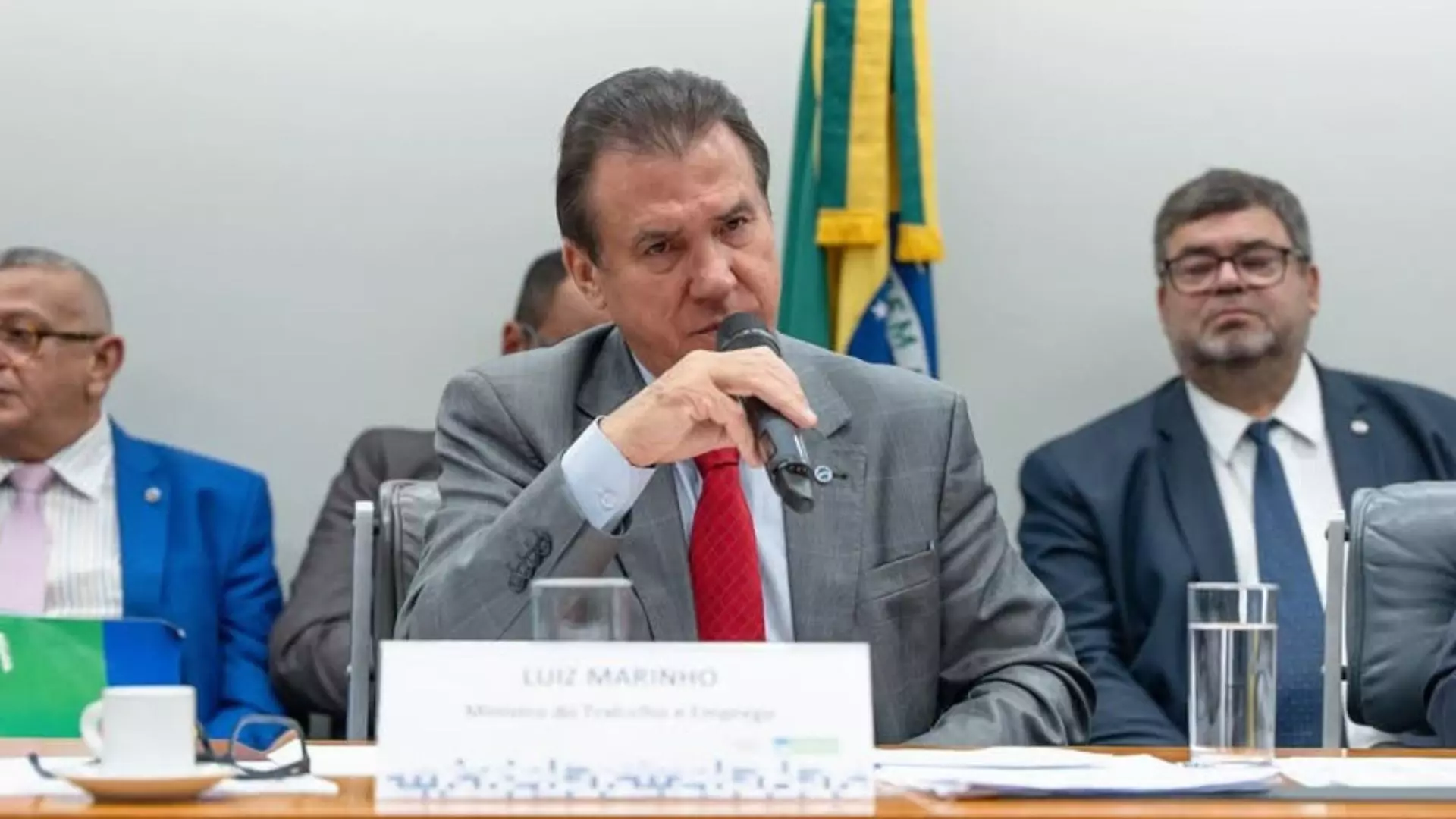 Escala 6×1 é “cruel”: Ministro do Trabalho diz que economia está madura para redução da jornada de trabalho máxima