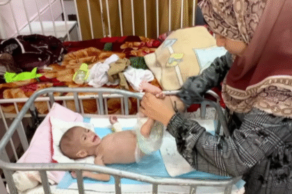 ‘Não havia comida quando dei à luz’: desnutrição avança em Gaza no terceiro mês de bloqueio israelense