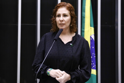 Moraes condena Zambelli à prisão, multa de R$ 2 milhões e perda do mandato