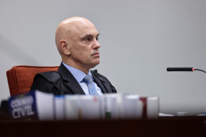 ‘Fazendo votos que tenha jantado tranquilamente’, diz Moraes em comentário irônico a advogado de Heleno no STF