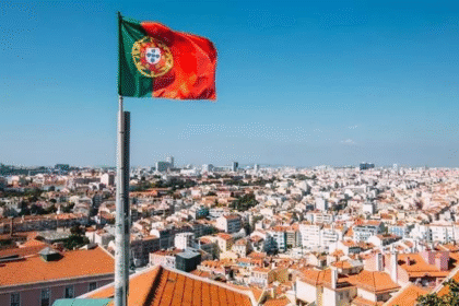 Portugal vai notificar 5,3 mil brasileiros para que deixem o país