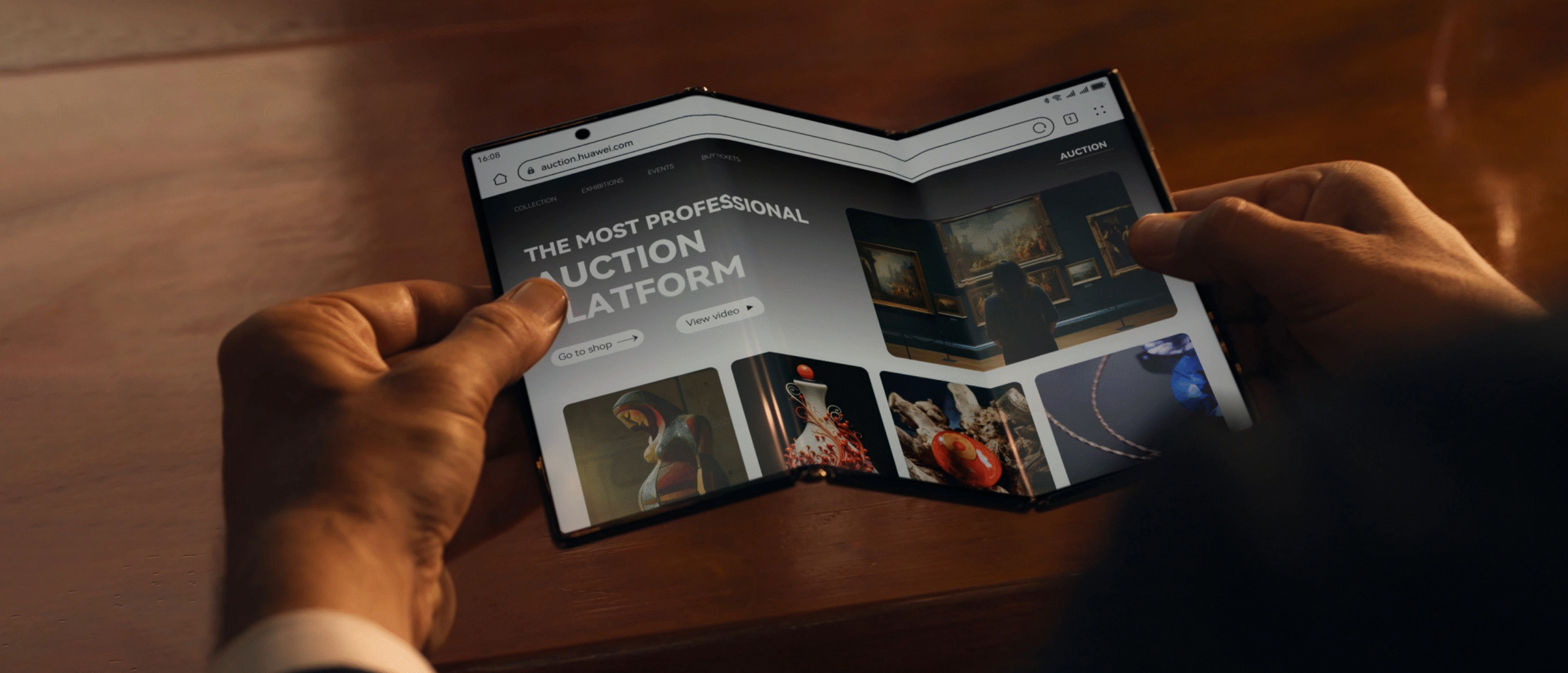 Huawei volta ao Brasil com celular de tela tripla e aposta em sistema próprio para superar sanções