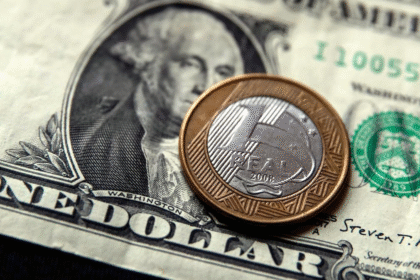 Dólar dispara para R$ 5,45 e Ibovespa cai 2,58% com escalada do conflito entre Israel e Irã