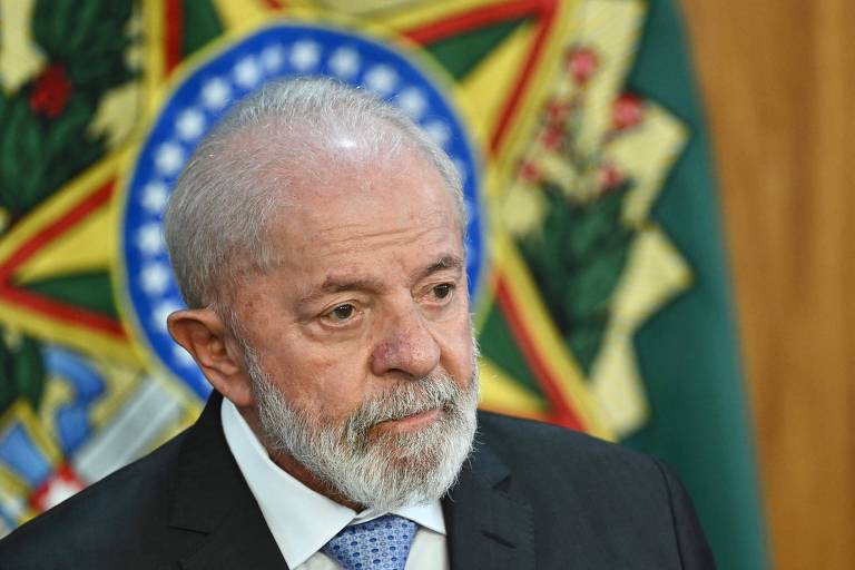 Governo Lula não garante dinheiro para comprar livros didáticos previstos para 2025