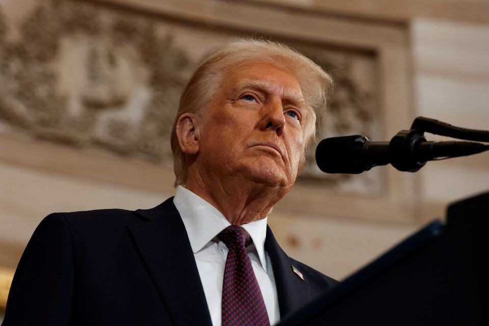 EUA e Irã mantêm contato por ‘backchannel’ enquanto Trump avalia envolvimento no conflito, diz CNN