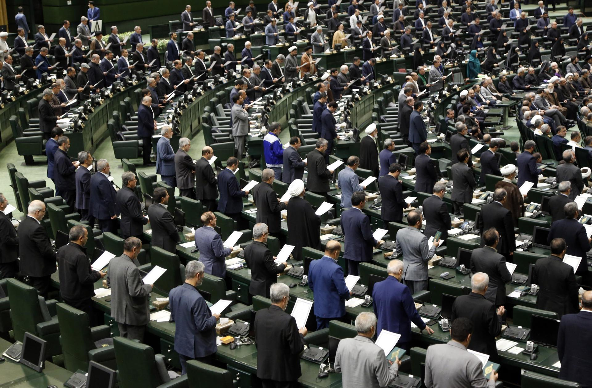 Parlamento do Irã aprova fechamento do Estreito de Ormuz após fala de Trump sobre ‘mudança de regime’