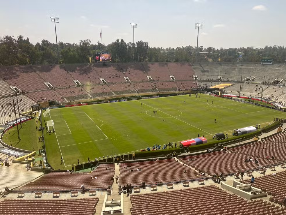 Sistema de som do corredor do Rose Bowl toca música do Flamengo antes de Atlético de Madrid x Botafogo