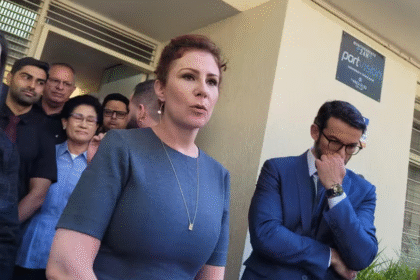 Moraes determina prisão preventiva de Carla Zambelli após saída do país: ‘Objetivo de se furtar à aplicação da lei’
