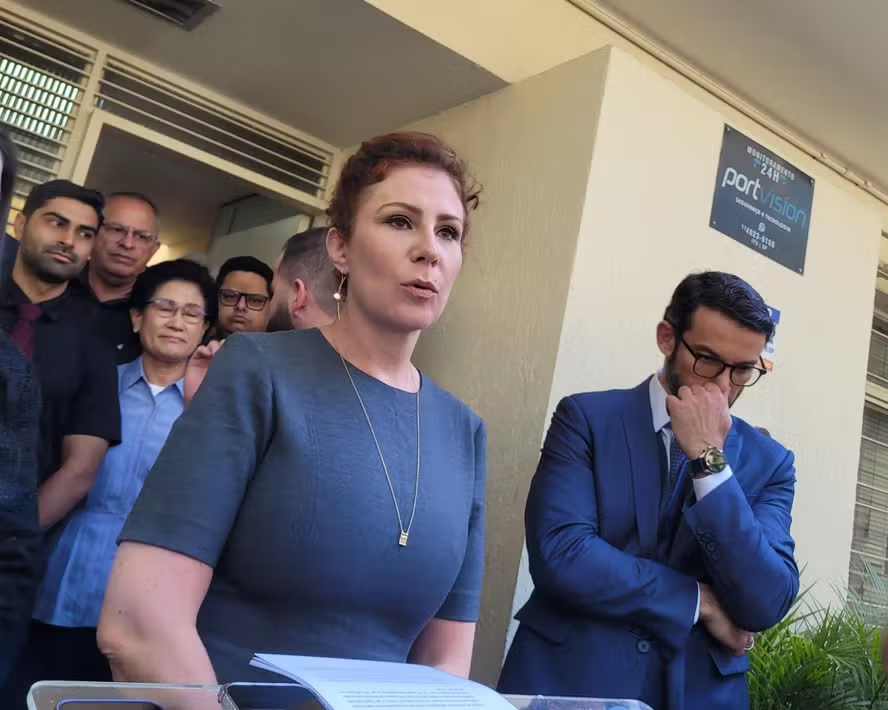 Moraes determina prisão preventiva de Carla Zambelli após saída do país: ‘Objetivo de se furtar à aplicação da lei’