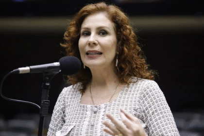 Fuga de Carla Zambelli para os EUA pode dificultar sua extradição; entenda os desafios