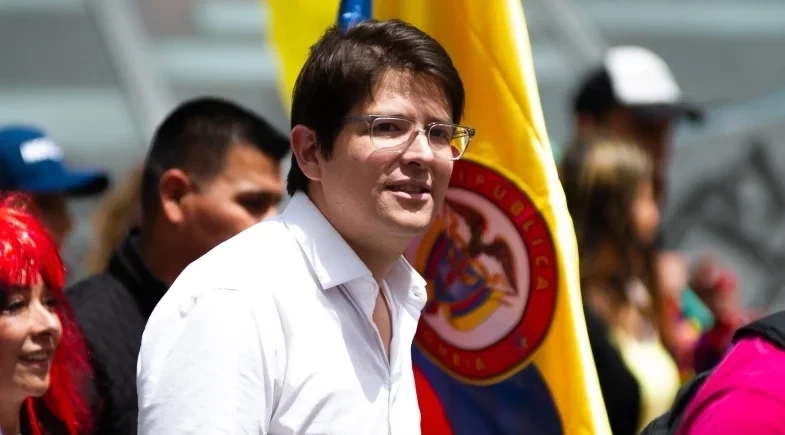 VIDEO: Pré-candidato à presidência da Colômbia é baleado durante evento de campanha em Bogotá