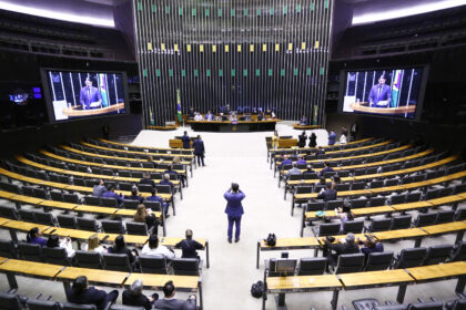 Câmara aprova projeto que aumenta pena para abandono de idoso ou pessoa com deficiência