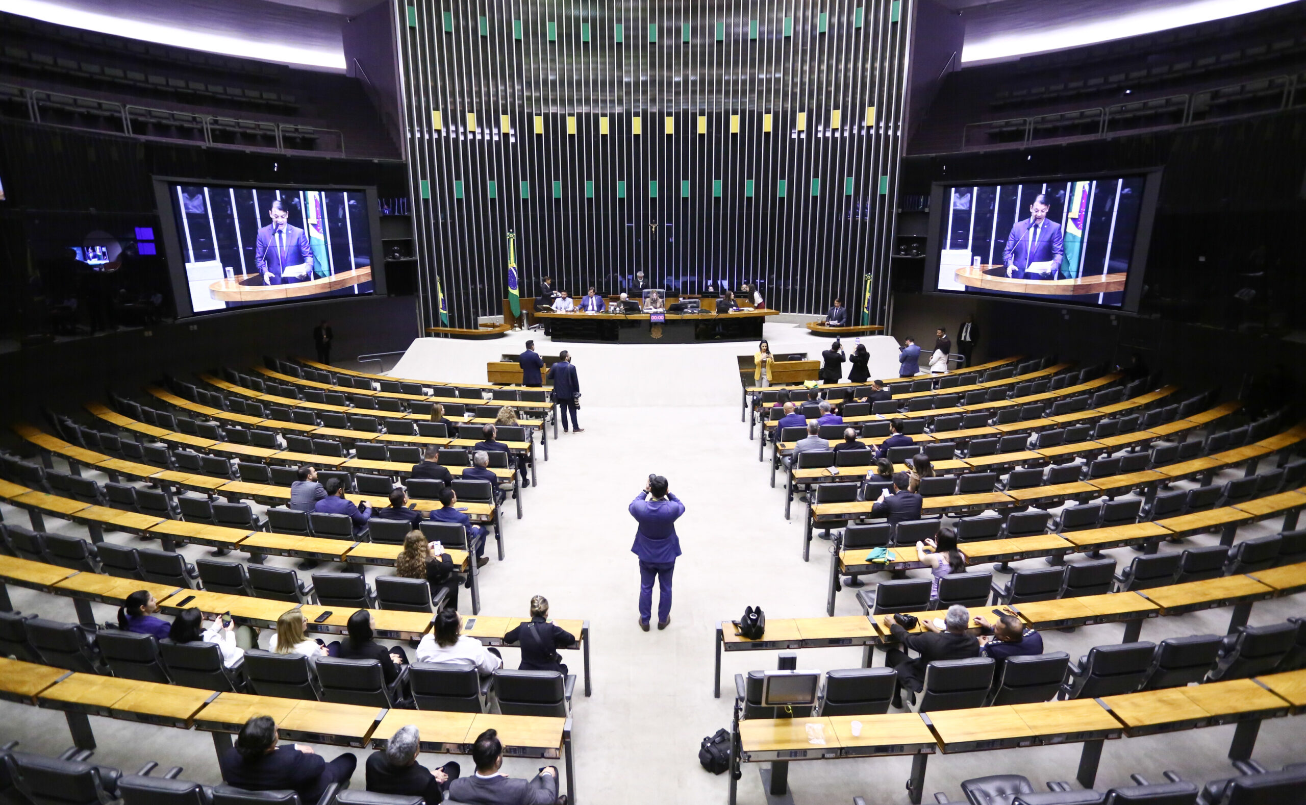 Câmara aprova projeto que aumenta pena para abandono de idoso ou pessoa com deficiência