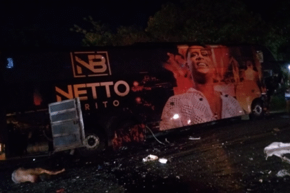 GRAVE ACIDENTE COM VÍTIMAS FATAIS ENVOLVENDO O ÔNIBUS DO CANTOR NETTO BRITO
