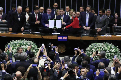 Congresso promulga PEC dos Precatórios, alterando regras de pagamento