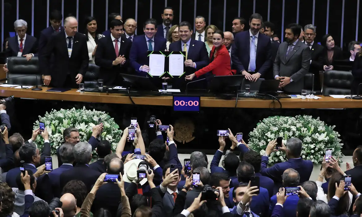 Congresso promulga PEC dos Precatórios, alterando regras de pagamento