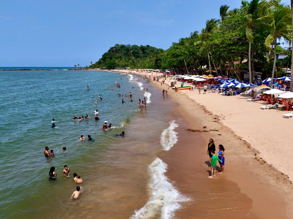 Barracas de praia em Itacaré são proibidas de cobrar taxa de consumação mínima de clientes