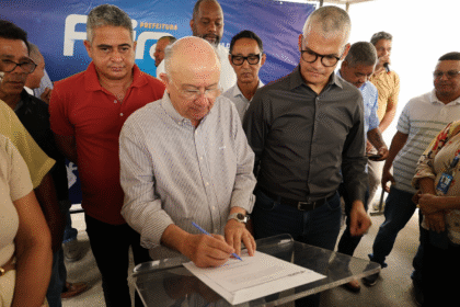 Prefeitura de Feira de Santana autoriza reinício das obras para construção de creche no bairro Sítio Matias Prefeitura de Feira de Santana autoriza reinício das obras para construção de creche no bairro Sítio Matias