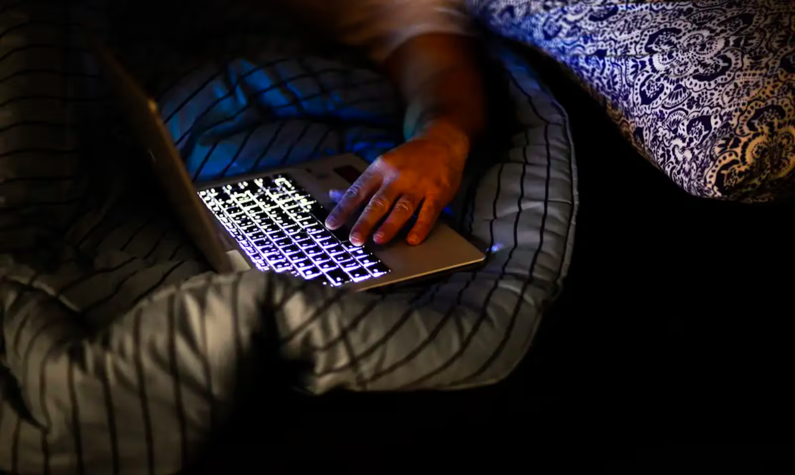 Ataques com deepfake crescem 126% no Brasil e podem influenciar eleições de 2026