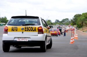Escândalo do Cartel: Autoescolas de Feira eliminam concorrência e impõem “tarifa única” de R$ 250 por aula prática