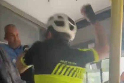 Troca de socos entre motorista de ônibus da Rosa e ciclista em Feira de Santana Troca de socos entre motorista de ônibus da Rosa e ciclista em Feira de Santana