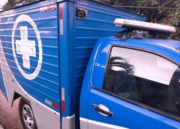 Viatura do Departamento de Polícia Técnica