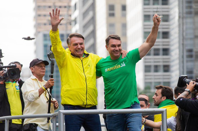 Imagem relacionada a Flávio Bolsonaro nas redes sociais
