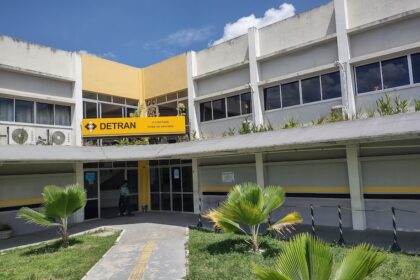 Advogado denuncia caos no Detran-BA e expõe sistema que impede motorista de recorrer de multas sem agendamento