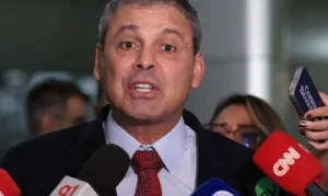 Líder do PT confirma: Governo enviará projeto com urgência para acabar com a escala 6×1 logo após o Carnaval